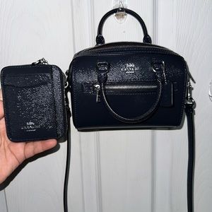 Mini coach Rowan with wallet